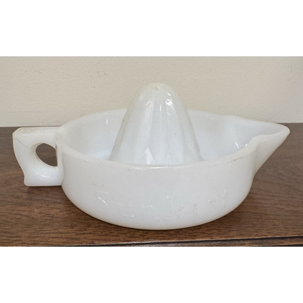 MCM Vintage Large 8"  SUNKIST White Milk Glass Hand  Juicer Reamer Citrus--MINT!